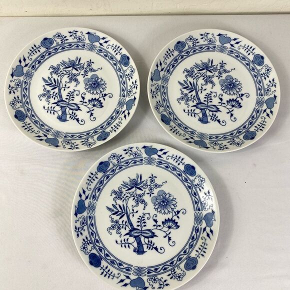Blue and White Porcelain Dinnerware Set with Floral Motifs Czechoslovakia 3 Plat - Picture 1 of 6